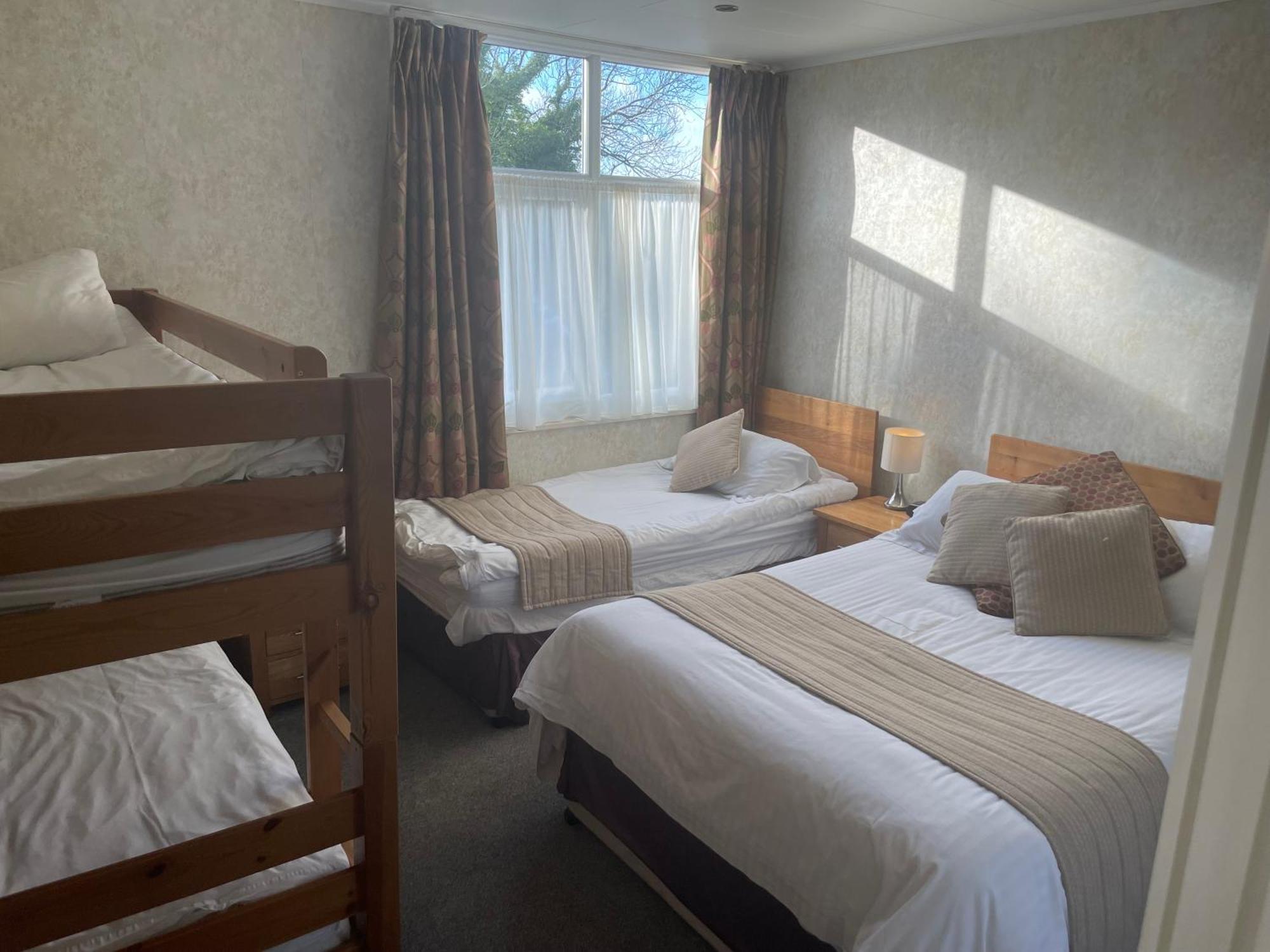 The Dog & Partridge Country Inn แอชบอร์น ภายนอก รูปภาพ