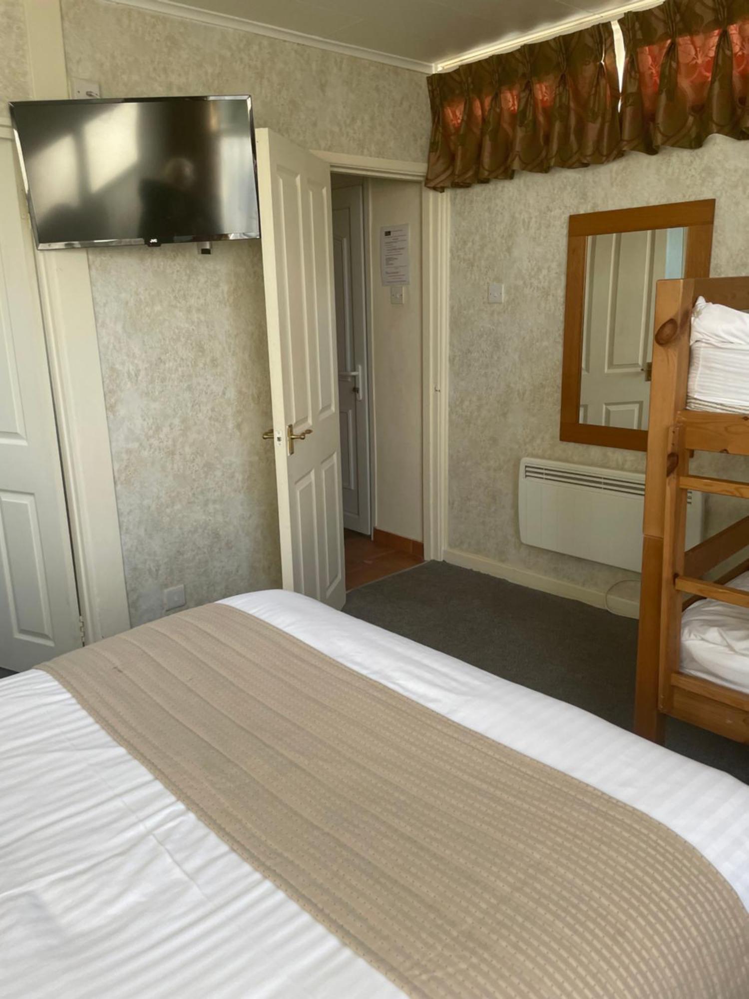The Dog & Partridge Country Inn แอชบอร์น ภายนอก รูปภาพ