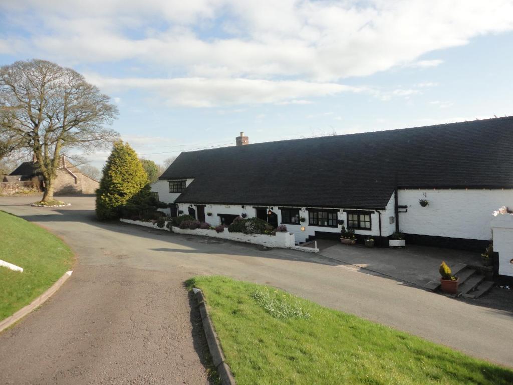 The Dog & Partridge Country Inn แอชบอร์น ภายนอก รูปภาพ