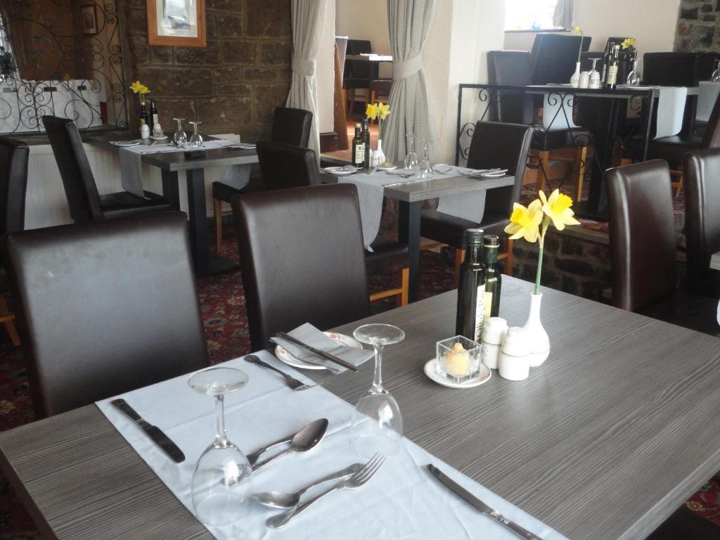 The Dog & Partridge Country Inn แอชบอร์น ภายนอก รูปภาพ